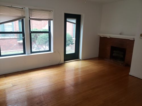 3954 Fremont St, Chicago, IL 60613-3013