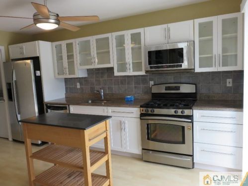 96 Linda Ln, Edison NJ  08820-4504 exterior