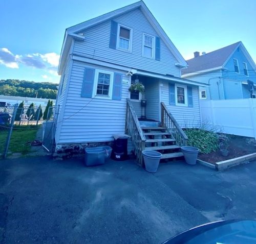 675 Millbury St, Worcester MA 01607-1020 exterior