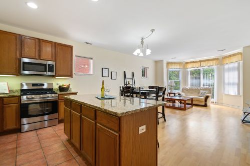 1414 Halsted St, Chicago, IL 60642-2618