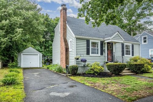 24 Aberdeen Ave, Peabody, MA 01960-6310