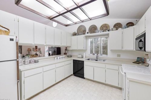 812 102 Ave, Naples FL 34108-3216 exterior