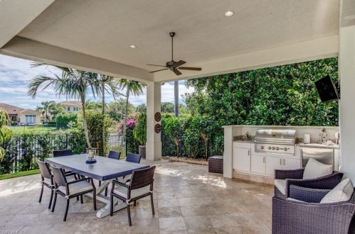 2252 Residence Cir, Naples FL 34105-3084 exterior