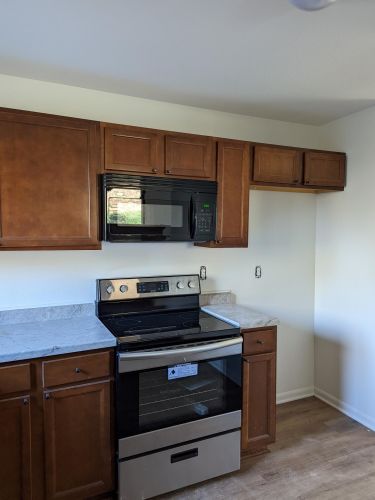 3965 College Ave, Milwaukee, WI 53221-4542