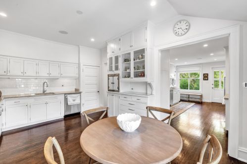 1469 Lilac Ln, Milwaukee WI  53217-2960 exterior