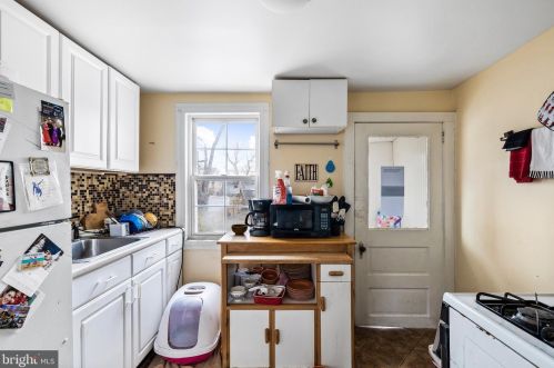 31 Clinton Ave, Camden NJ 08109-2006 exterior