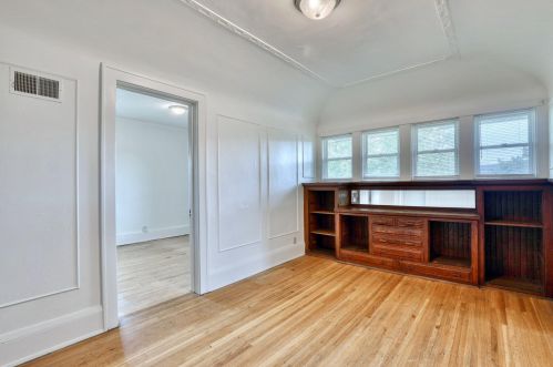 136 1 St, Milwaukee WI 53207-0014 exterior