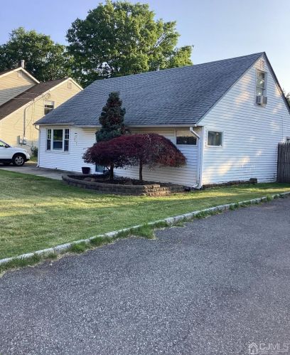 51 Sturgis Rd, Edison, NJ 08817-4071