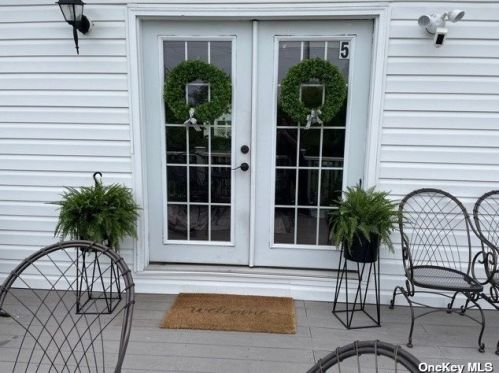 5 Hunter Ave, Valley Stream, NY 11580-3027