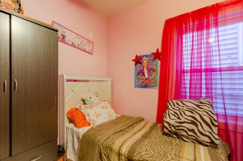 2655 Kedvale Ave, Chicago IL 60623-4324 exterior