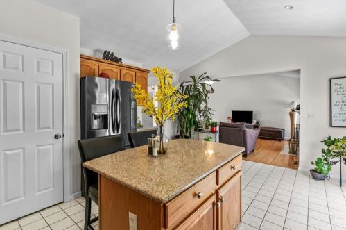 65 Carriage Trl, Middletown RI 02842-7251 exterior