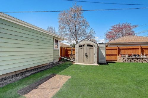 9438 Montana Ave, Milwaukee WI 53227-3324 exterior