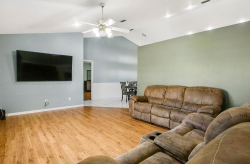 310 Rosewood Dr, Fort Pierce FL  34947-3424 exterior