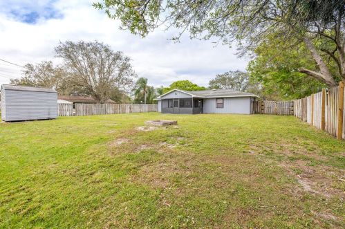6803 Salerno Rd, Fort Pierce, FL 34951-1575