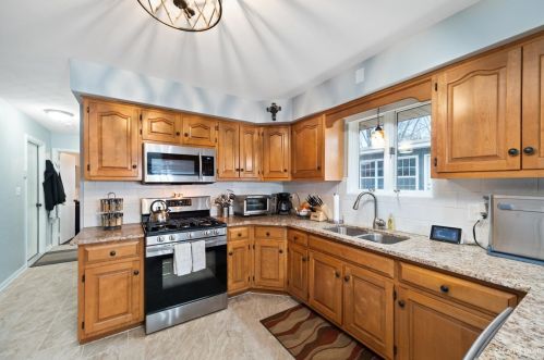 1300 Hosmer, Joliet IL 60435-4007 exterior