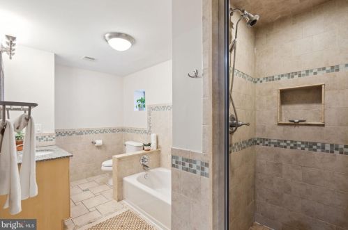 1627 Carpenter St, Philadelphia PA  19146-2005 exterior