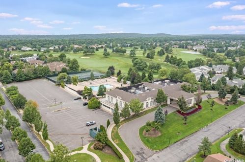 1104 Savoy Dr, Huntington Station NY 11747-5280 exterior