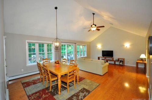 221 Marshall Phelps Rd, Windsor CT 06095-1743 exterior