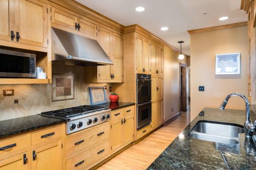 5925 Lk Dr, Milwaukee WI 53217-4629 exterior