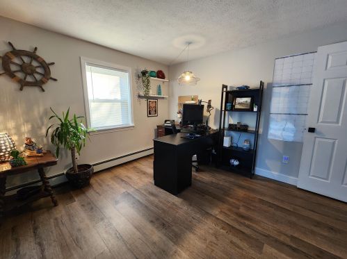 12 Edward Dr, Concord NH  03301-8626 exterior