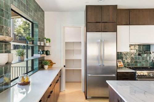 8512 Appalachian Dr, Austin TX 78759-7930 exterior