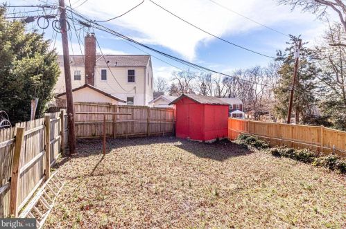 2701 Farmington Dr, Alexandria VA 22303-1315 exterior