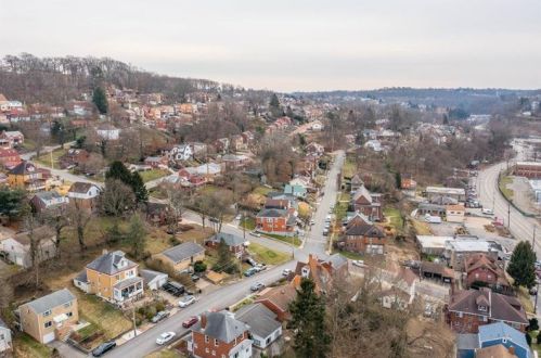 1948 Dartmore St, Pittsburgh PA 15210-4005 exterior