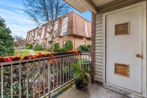 402 Hidden Vlg Dr, Perth Amboy NJ 08861-3377 exterior