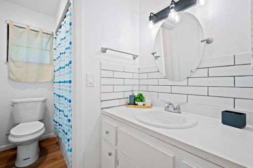 102 Whitmore Dr, Fort Pierce FL 34984-3738 exterior