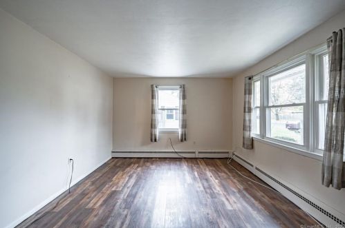 17 Arthur Ave, Enfield CT 06082-2502 exterior