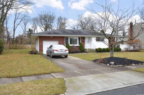 26 Abbey Dr, Commack, NY 11725-5329