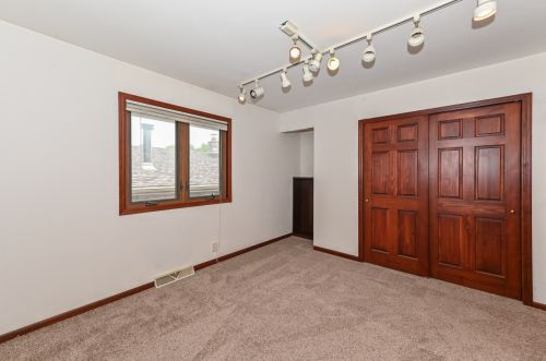 5551 Jerelyn Pl, Milwaukee WI 53219-2275 exterior