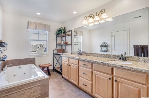 1491 Tuscan Oak Way, Sandy UT 84092-4601 exterior