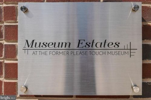 208 21st St, Philadelphia PA  19103-1001 exterior