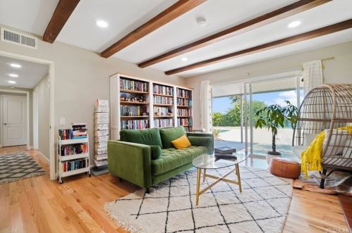 608 Dorothy Ln, Fullerton CA 92831-2704 exterior