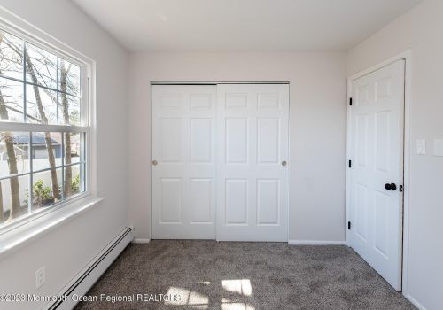 523 Holmes Ave, Lacey NJ  08731-1509 exterior