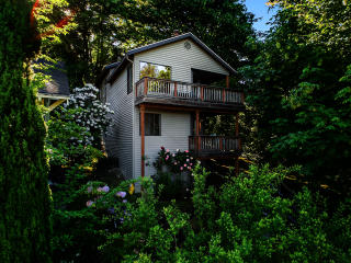 321 26th Ave, Seattle WA  98144-2332 exterior