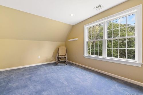 2 Farmington Rdg Dr, Farmington CT 06032-2456 exterior