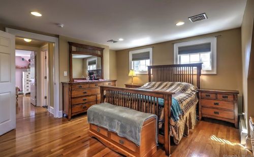 320 Anderson Ave, Milford CT 06460-7004 exterior