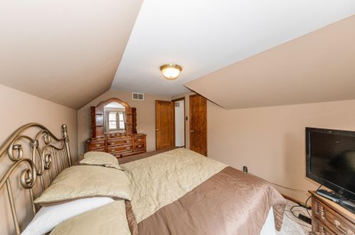 8930 Lincoln Ave, Milwaukee WI 53207-1711 exterior