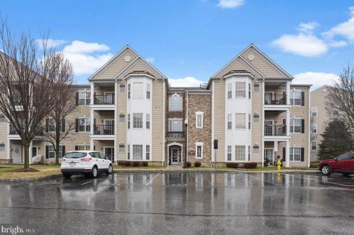 233 Creekside Dr, Chester, PA 19015-2323