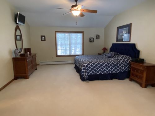 14 Brookwood Dr, Concord NH 03301-1800 exterior