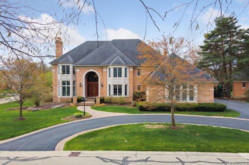 2511 Golf Crst Dr, Rochester MI 48309-4063 exterior