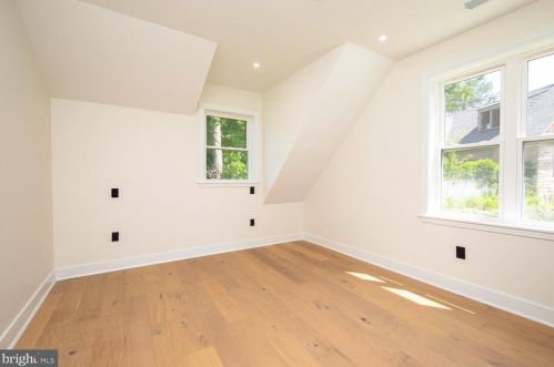 6627 Lincoln Dr, Philadelphia PA exterior