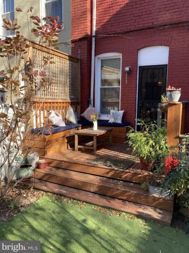 3306 Park Pl, Washington DC  20010-2530 exterior