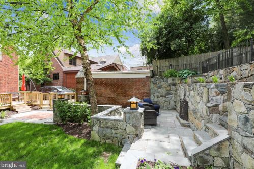 7426 Piney Branch Rd, Silver Spring MD 20901-4352 exterior