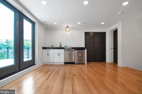 102 Ritchie Ave, Silver Spring MD  20910-5112 exterior