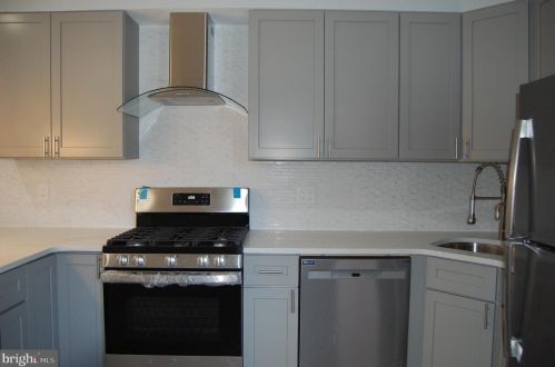 5937 Leithgow St, Philadelphia PA 19123-2127 exterior