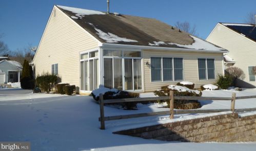 43 Cottage Ln, Columbus, NJ 08022-1104