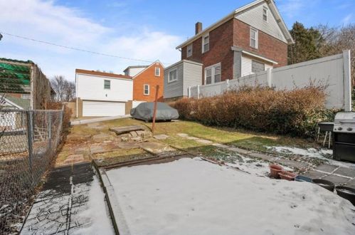 2123 Lloyd Ave, Pittsburgh PA 15218-1734 exterior